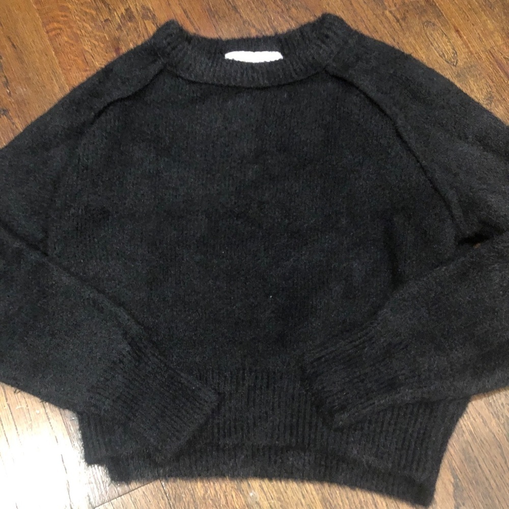 Pookie and Sebastian crop sweater M🖤⭐️